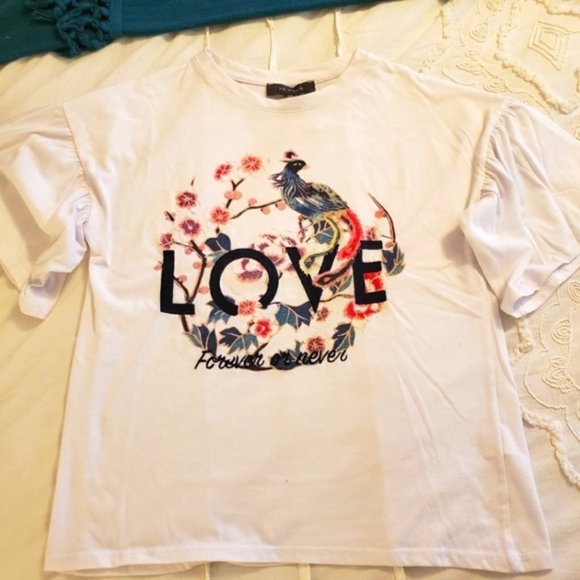 Tops - floral design embroidered crewneck short ruffled sleeve top sz 2